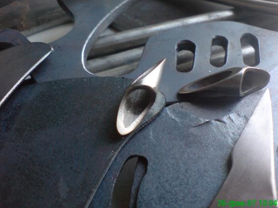 ����� ����